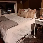 公寓 With 2 Bedrooms And High Standard *